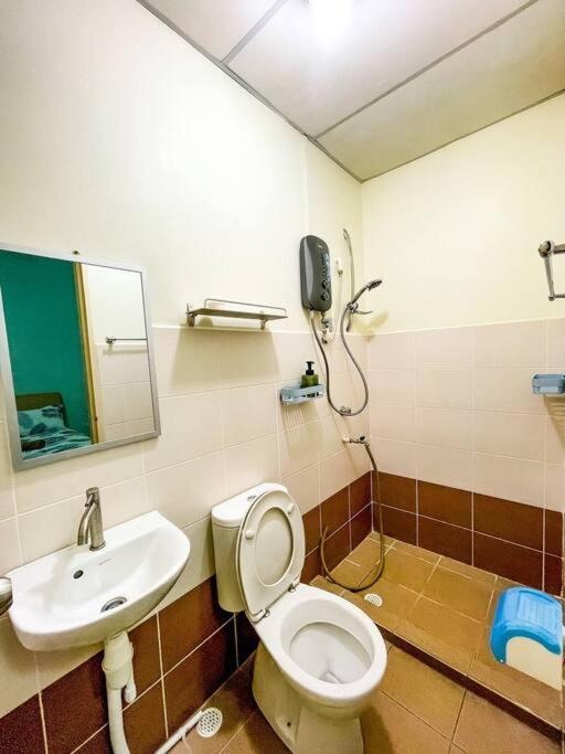 Cybercity Ph1 Near Kkia By Family Homestay Donggongon Bagian luar foto